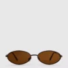 Ovale Sonnenbrille im 90er-Jahre-Stil mit getönten Gläsern Ovale Sonnenbrille im 90er-Jahre-Stil mit getönten Gläsern