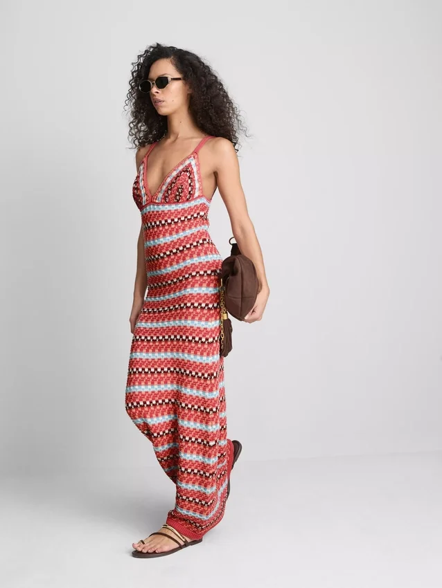 Paula Echevarría – gehäkeltes Maxikleid mit V-Ausschnitt Paula Echevarría – gehäkeltes Maxikleid mit V-Ausschnitt