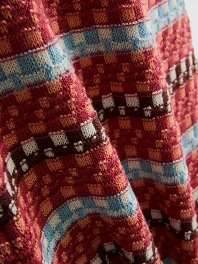 Paula Echevarría – gehäkeltes Maxikleid mit V-Ausschnitt Paula Echevarría – gehäkeltes Maxikleid mit V-Ausschnitt