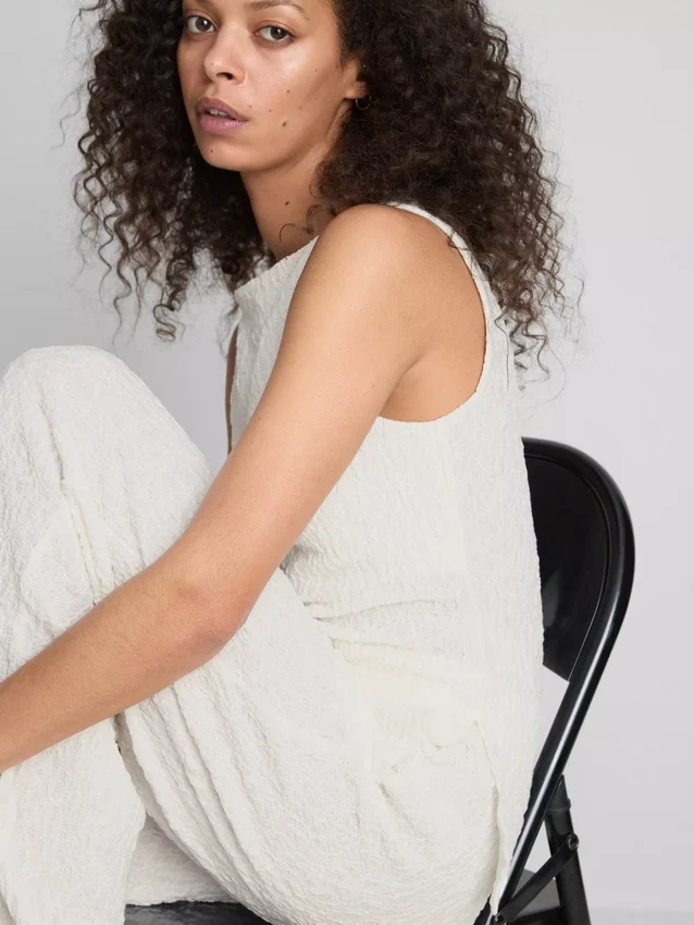 Paula Echevarría: Gerüschtes Tanktop aus Crinkle-Stoff Paula Echevarría: Gerüschtes Tanktop aus Crinkle-Stoff