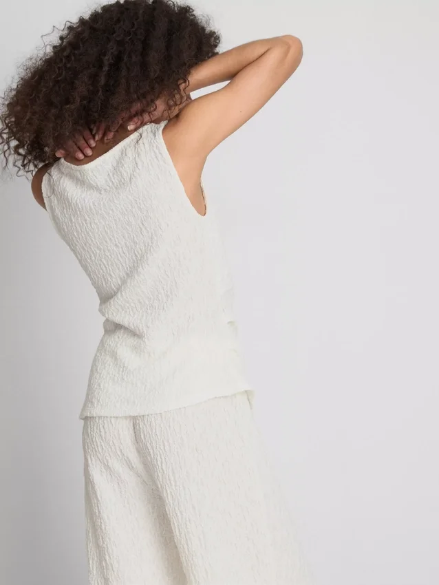 Paula Echevarría: Gerüschtes Tanktop aus Crinkle-Stoff Paula Echevarría: Gerüschtes Tanktop aus Crinkle-Stoff