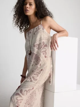 Paula Echevarría – Langes Cami-Top aus geknittertem Satin Paula Echevarría – Langes Cami-Top aus geknittertem Satin