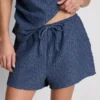 Paula Echevarría – Lässige Crinkle-Shorts
