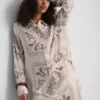 Paula Echevarría: Paisley-Hemd aus geknittertem Satin mit Knopfleiste Paula Echevarría: Paisley-Hemd aus geknittertem Satin mit Knopfleiste