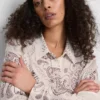Paula Echevarría: Paisley-Hemd aus geknittertem Satin mit Knopfleiste Paula Echevarría: Paisley-Hemd aus geknittertem Satin mit Knopfleiste