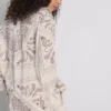 Paula Echevarría: Paisley-Hemd aus geknittertem Satin mit Knopfleiste Paula Echevarría: Paisley-Hemd aus geknittertem Satin mit Knopfleiste