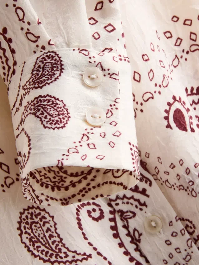 Paula Echevarría: Paisley-Hemd aus geknittertem Satin mit Knopfleiste Paula Echevarría: Paisley-Hemd aus geknittertem Satin mit Knopfleiste