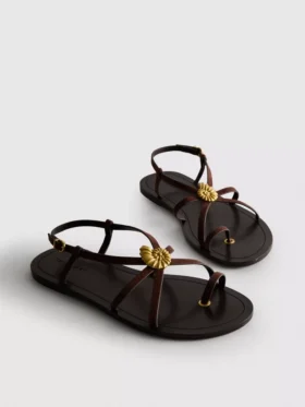 Paula Echevarría Riemchensandalen mit Seestern-Motiv