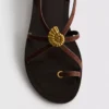 Paula Echevarría Riemchensandalen mit Seestern-Motiv