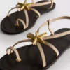 Paula Echevarría Riemchensandalen mit Seestern-Motiv