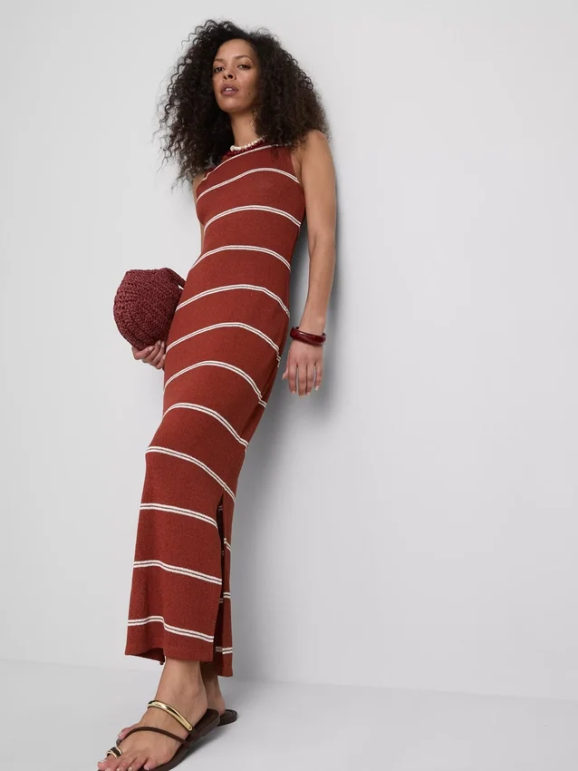 Paula Echevarría – ärmelloses, figurbetontes Midaxi-Kleid Paula Echevarría – ärmelloses, figurbetontes Midaxi-Kleid