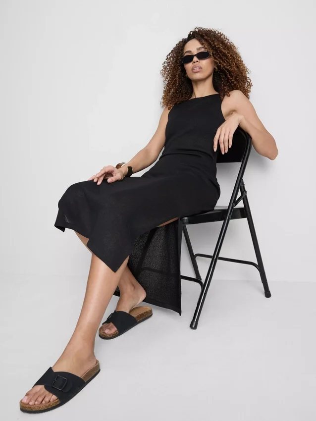 Paula Echevarría – ärmelloses, figurbetontes Midaxi-Kleid Paula Echevarría – ärmelloses, figurbetontes Midaxi-Kleid