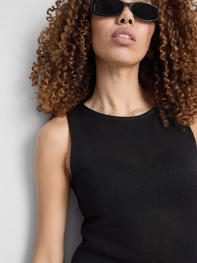 Paula Echevarría – ärmelloses, figurbetontes Midaxi-Kleid Paula Echevarría – ärmelloses, figurbetontes Midaxi-Kleid