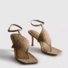 Paula Echevarría Sandalen mit Nieten