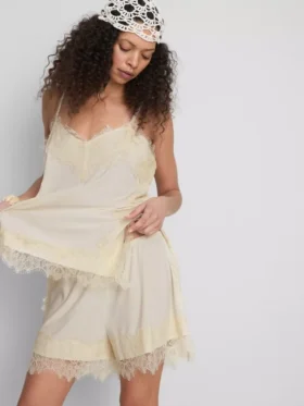 Paula Echevarría Shorts mit Spitzenbesatz