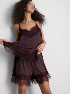 Paula Echevarría Shorts mit Spitzenbesatz