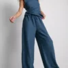 Paula Echevarría – Weite Hose mit Knitteroptik