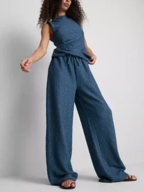Paula Echevarría – Weite Hose mit Knitteroptik