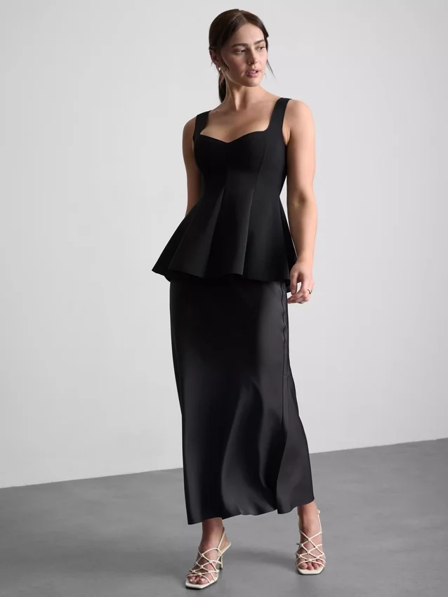 Peplum-Oberteil aus Krepp mit Herzausschnitt Peplum-Oberteil aus Krepp mit Herzausschnitt