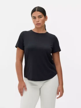 Performance-T-Shirt mit abgerundetem Saum