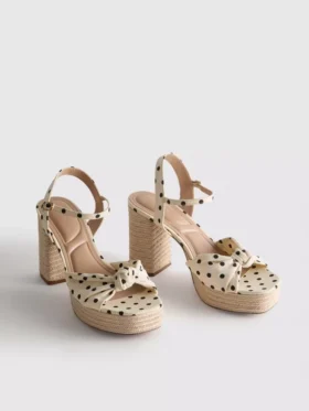 Plateausandalen mit Knotendetail