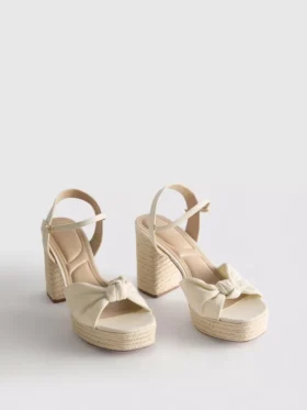 Plateausandalen mit Knotendetail