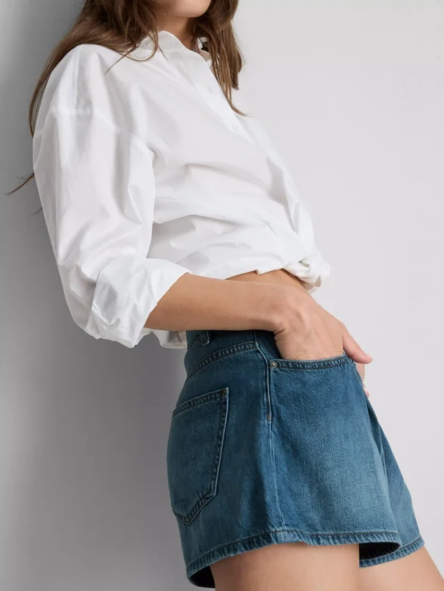 Plissierte Flare-Shorts aus baumwollreichem Denim Plissierte Flare-Shorts aus baumwollreichem Denim