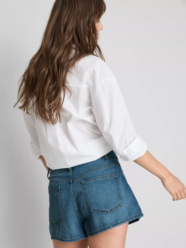 Plissierte Flare-Shorts aus baumwollreichem Denim Plissierte Flare-Shorts aus baumwollreichem Denim