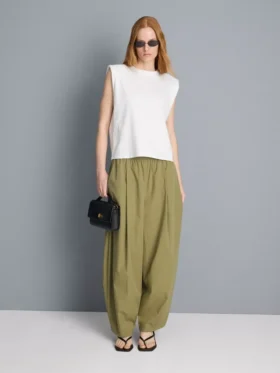 Plissierte Hose mit weitem Bein in Papieroptik