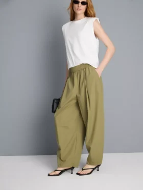 Plissierte Hose mit weitem Bein in Papieroptik