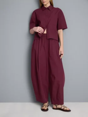 Plissierte Hose mit weitem Bein in Papieroptik
