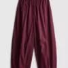 Plissierte Hose mit weitem Bein in Papieroptik