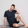Pyjama-Set aus T-Shirt und Shorts Pyjama-Set aus T-Shirt und Shorts