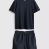 Pyjama-Set aus T-Shirt und Shorts Pyjama-Set aus T-Shirt und Shorts