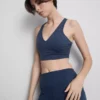 Racer-Active-Crop-Top mit V-Ausschnitt Racer-Active-Crop-Top mit V-Ausschnitt