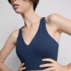 Racer-Active-Crop-Top mit V-Ausschnitt Racer-Active-Crop-Top mit V-Ausschnitt