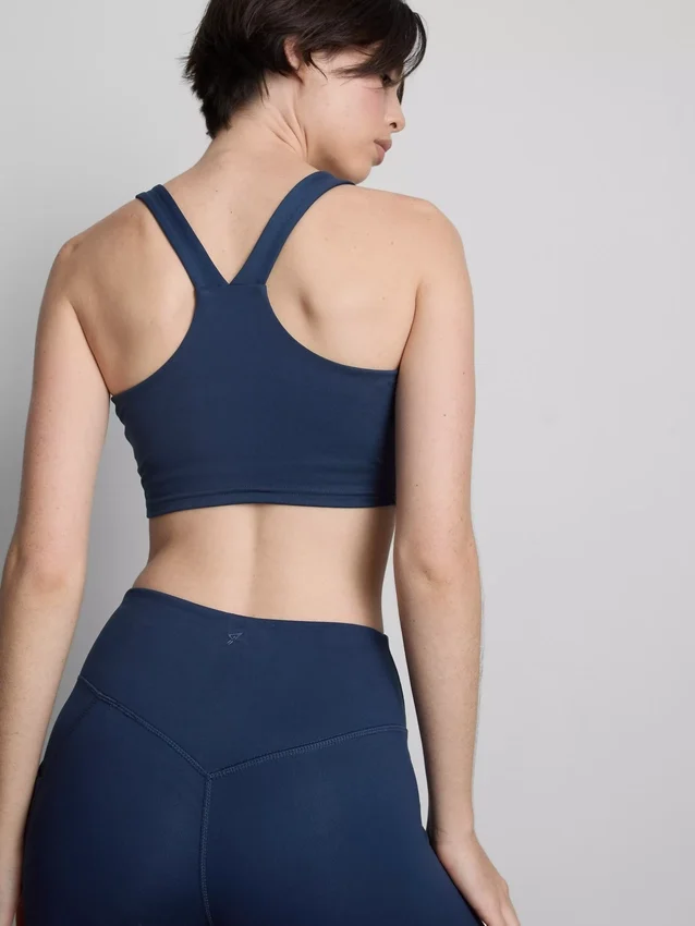 Racer-Active-Crop-Top mit V-Ausschnitt Racer-Active-Crop-Top mit V-Ausschnitt
