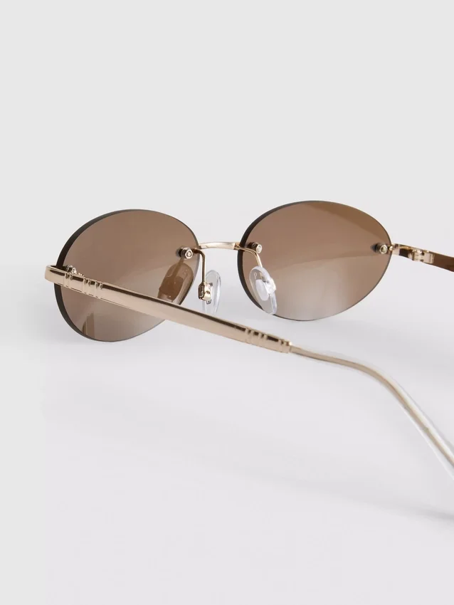 Randlose Sonnenbrille mit ovalen Gläsern Randlose Sonnenbrille mit ovalen Gläsern