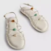 Riemchensandalen mit Perlenverzierung