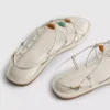 Riemchensandalen mit Perlenverzierung
