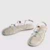 Riemchensandalen mit Perlenverzierung