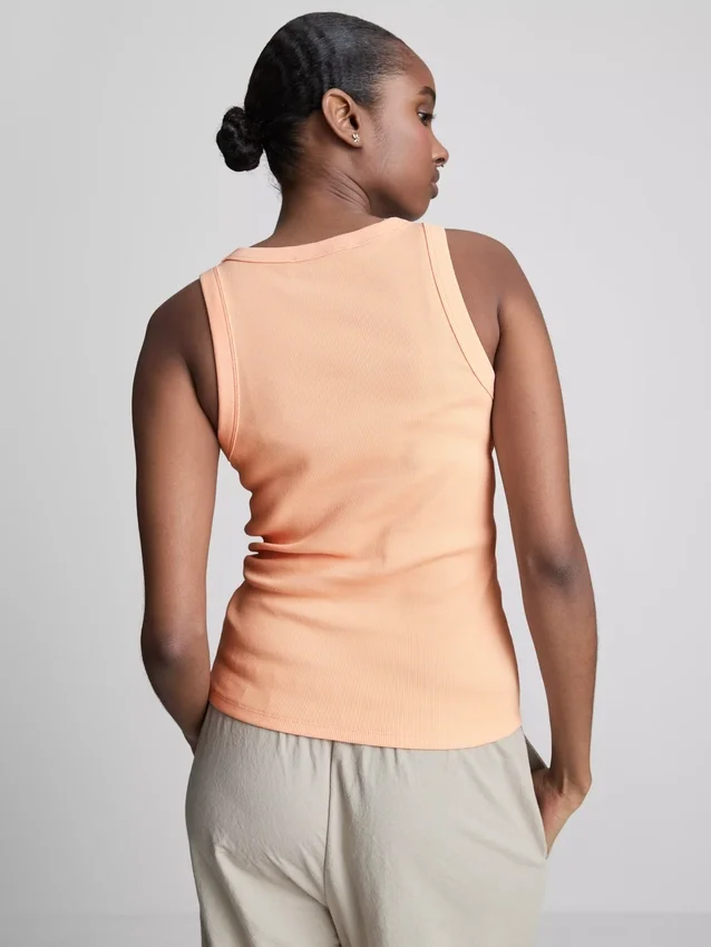 Ripp-Tanktop mit Racerback aus baumwollreichem Material Ripp-Tanktop mit Racerback aus baumwollreichem Material