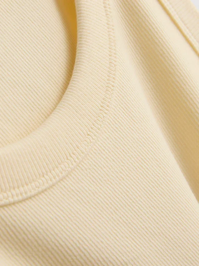Ripp-Tanktop mit Racerback aus baumwollreichem Material Ripp-Tanktop mit Racerback aus baumwollreichem Material