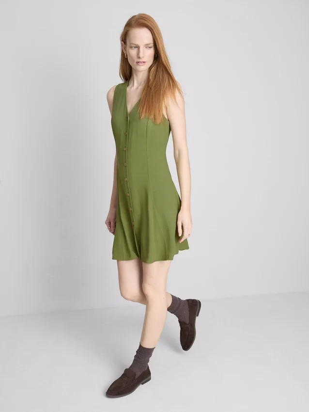 Ärmelloses Minikleid mit V-Ausschnitt Ärmelloses Minikleid mit V-Ausschnitt