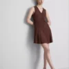 Ärmelloses Minikleid mit V-Ausschnitt Ärmelloses Minikleid mit V-Ausschnitt