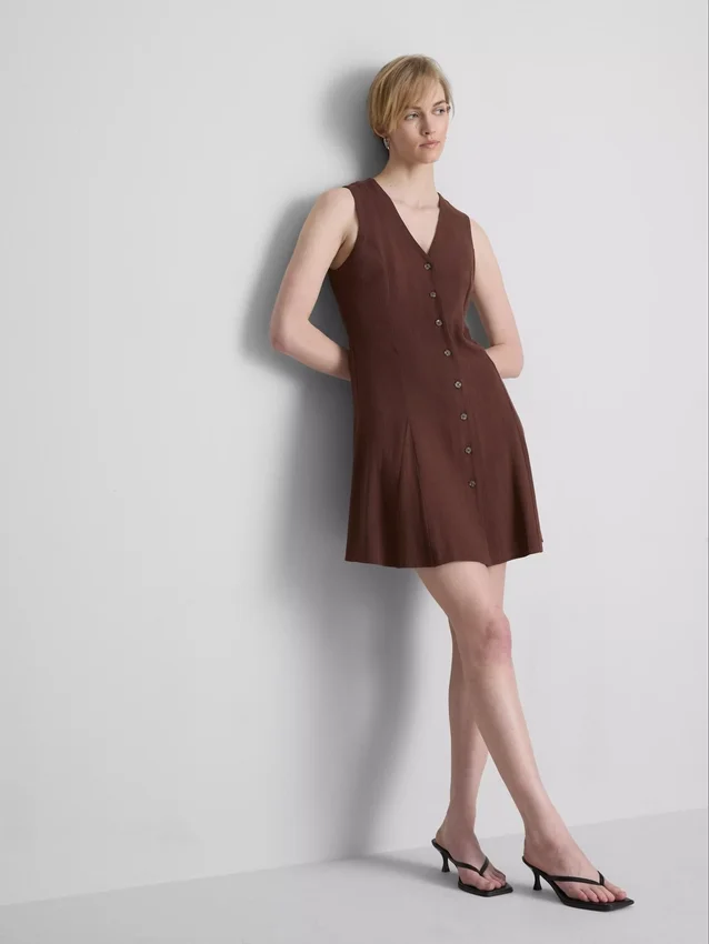 Ärmelloses Minikleid mit V-Ausschnitt Ärmelloses Minikleid mit V-Ausschnitt