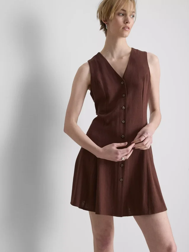 Ärmelloses Minikleid mit V-Ausschnitt Ärmelloses Minikleid mit V-Ausschnitt