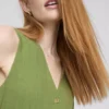 Ärmelloses Minikleid mit V-Ausschnitt Ärmelloses Minikleid mit V-Ausschnitt