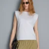 Ärmelloses T-Shirt mit Schulterpolstern Ärmelloses T-Shirt mit Schulterpolstern