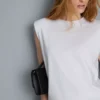 Ärmelloses T-Shirt mit Schulterpolstern Ärmelloses T-Shirt mit Schulterpolstern